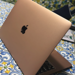 MacBook Air (13", 2020, M1 series) • QWERTY - English Apple M1 8-core - 7-core GPU • 256 GB • RAM 8GB • Gold